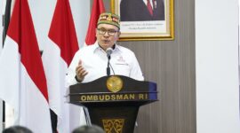 Analis komunikasi politik Hendri Satrio menyoroti pernyataan Menteri Koperasi Ferry Juliantono yang meminta agar keberadaan ritel modern seperti Alfamart dan Indomaret diatur, terutama di wilayah pedesaan.