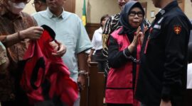 Jaksa Penuntut Umum (JPU) Roy Riady membeberkan sejumlah kejanggalan dalam perkara dugaan tindak pidana korupsi pengadaan Chromebook di lingkungan Kementerian Pendidikan, Kebudayaan, Riset, dan Teknologi (Kemendikbudristek).