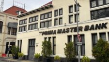 Lembaga Penjamin Simpanan (LPS) menegaskan komitmennya untuk mengutamakan layanan dan perlindungan kepada nasabah dalam penanganan BPR Prima Master Bank, yang izin usahanya dicabut sejak 27 Januari 2026.