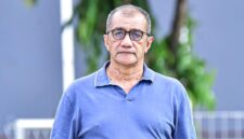 Foto: Seorang pemerhati sepak bola berpose dalam sebuah potret. Ia menilai gerakan “Satu Anak Satu Bola” sebagai contoh konkret pembangunan sepak bola dari akar rumput yang menekankan pemerataan akses, nilai sportivitas, dan pembinaan karakter anak sejak usia dini.