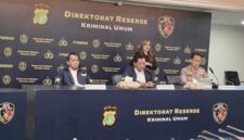 Foto: (tengah) Direktur Reserse Kriminal Umum Polda Metro Jaya Kombes Pol. Iman Imanuddin saat konferensi pers di Mapolda Metro Jaya. (Dok-Istimewa)