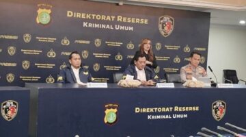 Foto: (tengah) Direktur Reserse Kriminal Umum Polda Metro Jaya Kombes Pol. Iman Imanuddin saat konferensi pers di Mapolda Metro Jaya. (Dok-Istimewa)