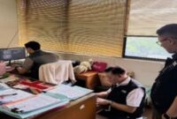 Foto: Tim Penyidik Tindak Pidana Khusus (Pidsus) Kejari Jakarta Timur saat melakukan penggeledahan. (Dok-Istimewa)