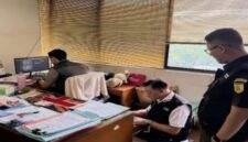 Foto: Tim Penyidik Tindak Pidana Khusus (Pidsus) Kejari Jakarta Timur saat melakukan penggeledahan. (Dok-Istimewa)