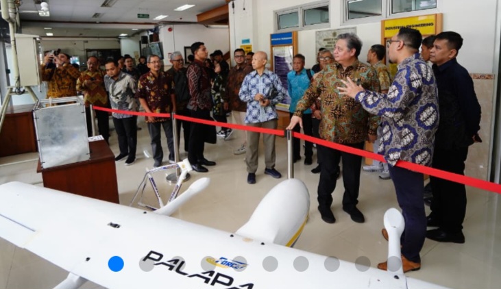 Pemerintah menegaskan komitmennya untuk mendorong pertumbuhan ekonomi nasional yang berkelanjutan melalui penguatan sektor industri, pemanfaatan teknologi maju, serta peningkatan kualitas sumber daya manusia (SDM).