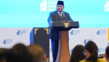 Pemerintah menegaskan komitmen menjaga pertumbuhan ekonomi yang inklusif dan berdaya saing melalui kebijakan yang adaptif dan reformasi struktural berkelanjutan. Dengan kinerja ekonomi yang konsisten, Indonesia dinilai berada pada momentum strategis untuk mempercepat transformasi ekonomi dan mengoptimalkan seluruh mesin pertumbuhan nasional.