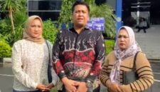 Foto: Didampingi Kuasa Hukum, Yulianah Dewi (37), secara resmi melaporkan dugaan tindak pidana memasuki pekarangan tanpa izin ke Polda Metro Jaya, Sabtu (14/2/2026). (Dok-Istimewa)
