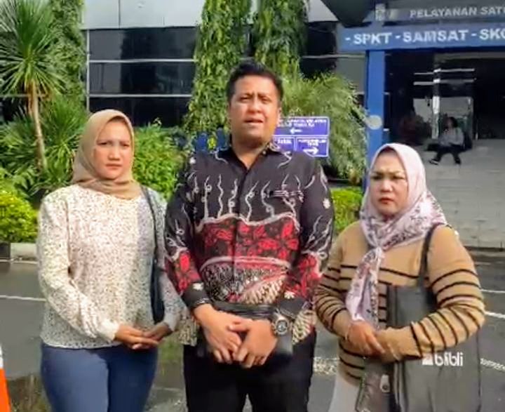 Foto: Didampingi Kuasa Hukum, Yulianah Dewi (37), secara resmi melaporkan dugaan tindak pidana memasuki pekarangan tanpa izin ke Polda Metro Jaya, Sabtu (14/2/2026). (Dok-Istimewa)