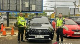 Foto: Kendaraan roda empat yang diduga menggunakan nomor kendaraan Tanda Nomor Kendaraan Bermotor (TNKB) palsu kedutaan besar Federasi Rusia, yang tidak sesuai dengan peruntukkannya di Jakarta Selatan, Selasa (24/2/2026). (Dok-ANTARA/Ditlantas Polda Metro Jaya)