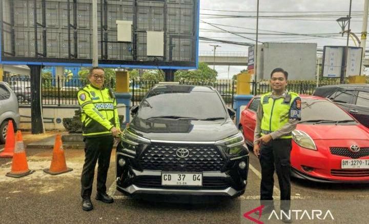 Foto: Kendaraan roda empat yang diduga menggunakan nomor kendaraan Tanda Nomor Kendaraan Bermotor (TNKB) palsu kedutaan besar Federasi Rusia, yang tidak sesuai dengan peruntukkannya di Jakarta Selatan, Selasa (24/2/2026). (Dok-ANTARA/Ditlantas Polda Metro Jaya)