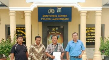 Foto: Sekitar 50 Kepala Keluarga (KK) Dusun Sei Mambang Hilir II, Desa Sei Tampang, Kecamatan Bilah Hilir, Kabupaten Labuhanbatu, menyampaikan surat keberatan resmi kepada Kapolres Polres Labuhanbatu menyusul aksi penyetopan armada angkutan barang yang terjadi pada 17–19 Februari 2026 di Simpang HSJ. (Dok-Istimewa)