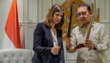 Fadli Zon mendorong penguatan kerja sama strategis di bidang kebudayaan antara Indonesia dan Uruguay melalui dialog diplomasi budaya bersama Cristina Gonzalez. Pertemuan tersebut digelar di Gedung E Kementerian Kebudayaan, Senayan, Jakarta, Minggu (2/3).