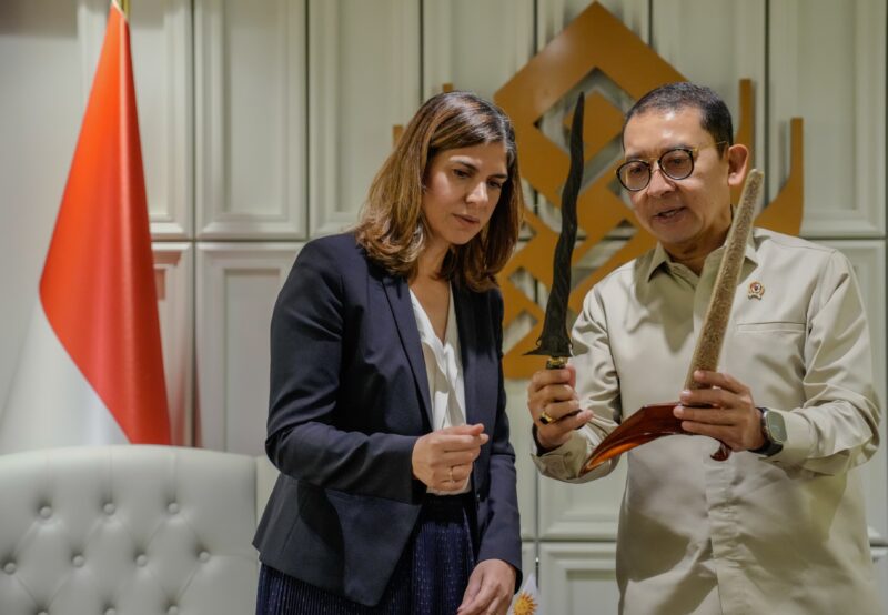 Fadli Zon mendorong penguatan kerja sama strategis di bidang kebudayaan antara Indonesia dan Uruguay melalui dialog diplomasi budaya bersama Cristina Gonzalez. Pertemuan tersebut digelar di Gedung E Kementerian Kebudayaan, Senayan, Jakarta, Minggu (2/3).