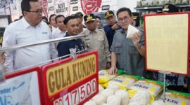 Budi Santoso memastikan aktivitas perdagangan, khususnya di ritel modern dan distributor barang kebutuhan pokok (bapok) di Kota Tebing Tinggi, Sumatra Utara, telah kembali normal pascabencana banjir.