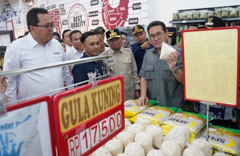 Budi Santoso memastikan aktivitas perdagangan, khususnya di ritel modern dan distributor barang kebutuhan pokok (bapok) di Kota Tebing Tinggi, Sumatra Utara, telah kembali normal pascabencana banjir.