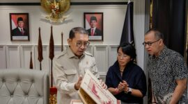 Menteri Kebudayaan RI Fadli Zon menerima kunjungan Sultan Sepuh XV Luqman Zulkaedin di kantor Kementerian Kebudayaan, Jakarta, Rabu (4/3/2026). Pertemuan tersebut membahas kondisi serta rencana revitalisasi Keraton Kasepuhan Cirebon.