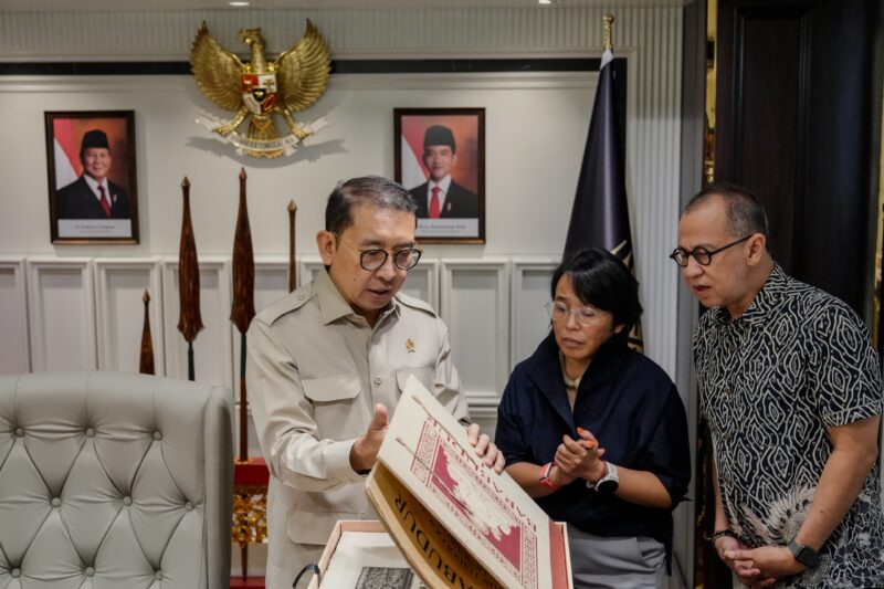 Menteri Kebudayaan RI Fadli Zon menerima kunjungan Sultan Sepuh XV Luqman Zulkaedin di kantor Kementerian Kebudayaan, Jakarta, Rabu (4/3/2026). Pertemuan tersebut membahas kondisi serta rencana revitalisasi Keraton Kasepuhan Cirebon.