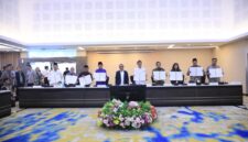 Menteri Koordinator Bidang Pembangunan Manusia dan Kebudayaan (Menko PMK) Pratikno memimpin Rapat Sinkronisasi Koordinasi dan Pengendalian Pencegahan dan Penanganan Masalah Kesehatan Jiwa Anak sekaligus menyaksikan penandatanganan Surat Keputusan Bersama (SKB) oleh sembilan kementerian/lembaga di Kantor Kemenko PMK