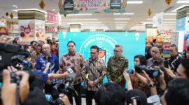 Pemerintah bersama pelaku usaha meluncurkan Program Belanja di Indonesia Aja (BINA) Lebaran 2026 sebagai upaya memperkuat konsumsi domestik selama Ramadan hingga Idulfitri. Program ini ditargetkan mampu mencatatkan transaksi hingga Rp53,38 triliun.