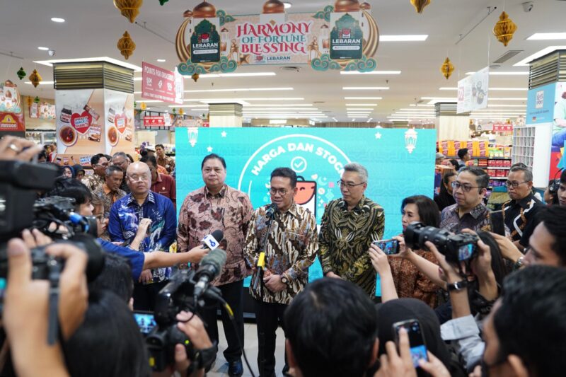 Pemerintah bersama pelaku usaha meluncurkan Program Belanja di Indonesia Aja (BINA) Lebaran 2026 sebagai upaya memperkuat konsumsi domestik selama Ramadan hingga Idulfitri. Program ini ditargetkan mampu mencatatkan transaksi hingga Rp53,38 triliun.