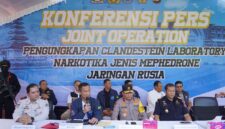 Tim Intelijen dan Penindakan Keimigrasian (Inteldakim) Kantor Imigrasi Ngurah Rai bersama Badan Narkotika Nasional (BNN) dan Direktorat Jenderal Bea dan Cukai mengungkap keberadaan clandestine laboratory atau laboratorium gelap pembuatan narkotika yang diduga dioperasikan oleh warga negara asing (WNA) asal Rusia di wilayah Gianyar, Bali.