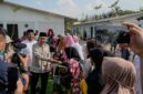 Menteri Kebudayaan RI Fadli Zon menyerahkan bantuan dukungan pemulihan pascabencana banjir kepada masyarakat di Kabupaten Aceh Tamiang, Selasa (10/3).