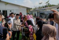 Menteri Kebudayaan RI Fadli Zon menyerahkan bantuan dukungan pemulihan pascabencana banjir kepada masyarakat di Kabupaten Aceh Tamiang, Selasa (10/3).