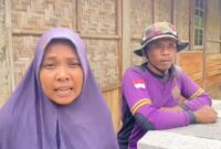 Foto: Giyanto, buruh penjual kelapa warga Dusun Sapatan, Desa Kembang, Kecamatan Jatipurno, Wonogiri, bersama istrinya menyampaikan rasa syukur setelah rumah mereka direnovasi menjadi layak huni melalui program TMMD ke-127 Kodim 0728/Wonogiri, Selasa (10/3/2026)