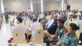 Foto: Para pimpinan organisasi masyarakat (Ormas) Bela Negara, pejabat Kementerian Pertahanan, serta undangan mengikuti kegiatan silaturahmi dan buka puasa bersama yang diselenggarakan Badan Cadangan Nasional (Bacadnas) Kemhan RI di Aula Bela Negara, Gedung R. Suprapto, Ditjen Potensi Pertahanan Kemhan RI, Jakarta, Selasa (10/3/2026).