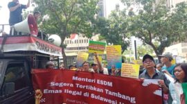 Foto: Sejumlah aktivis yang tergabung dalam Pusat Uni Demokrasi Indonesia (UDI) menggelar aksi unjuk rasa di depan Kementerian Energi dan Sumber Daya Mineral (ESDM), Jakarta, Rabu (11/3/2026).