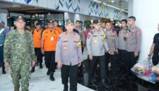 Puspen TNI). Panglima TNI Jenderal TNI Agus Subiyanto bersama Kapolri Jenderal Polisi Listyo Sigit Prabowo dan beberapa menteri Kabinet Merah Putih meninjau secara langsung kesiapan sarana prasarana di Pelabuhan Merak dalam rangka mendukung kelancaran Arus Mudik Lebaran tahun 2026, bertempat di Dermaga Eksekutif Pelabuhan ASDP Merak, Banten, Jumat (13/3/2026).