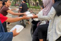 Foto: HIKMAHBUDHI Tangerang Selatan Gelar Aksi Berbagi Takjil Peringati HUT ke-14