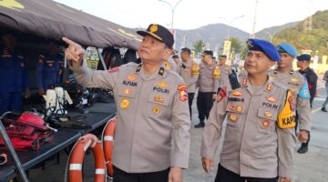 Foto: Tim Inspektorat Pengawasan Umum (Itwasum) Polri yang dipimpin Brigjen Pol. Alfian meninjau kesiapan personel dan peralatan pengamanan di Posko Terpadu Operasi Ketupat 2026 di kawasan Pelabuhan Merak, Banten, Senin (16/3/2026)