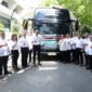 Menteri Koordinator Bidang Infrastruktur dan Pembangunan Kewilayahan, Agus Harimurti Yudhoyono, melepas keberangkatan peserta program Mudik Bersama Kementerian Koordinator Bidang Infrastruktur dan Pembangunan Kewilayahan (Kemenko Infra) menjelang Hari Raya Idul Fitri 1447 Hijriah, Senin (16/3).