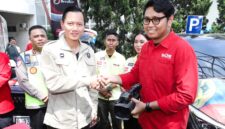 Menteri Koordinator Bidang Infrastruktur dan Pembangunan Kewilayahan Agus Harimurti Yudhoyono melepas Tim Liputan Kabar Mudik 2026 tvOne pada Kamis (20/3). Kegiatan ini menjadi bagian dari sinergi antara pemerintah dan media dalam menyajikan informasi arus mudik yang akurat dan aktual kepada masyarakat.