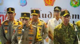 Kapolri Jenderal Listyo Sigit Prabowo dan seluruh stakeholder terkait melaksanakan monitoring pengamanan malam Takbiran Lebaran di Pos Terpadu Lapangan Merdeka Polrestabes Medan, Sumatera Utara (Sumut), Jumat (20/3/2026), malam.