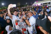 Kawasan Monumen Nasional (Monas) dipadati masyarakat dalam gelaran Bazar Rakyat 2026 bertema “Istana untuk Rakyat” yang diinisiasi Istana Kepresidenan Republik Indonesia, Sabtu (31/3). Kegiatan ini menjadi momentum penguatan ekonomi rakyat, khususnya bagi pelaku usaha mikro, kecil, dan menengah (UMKM) pasca-Lebaran.
