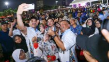 Kawasan Monumen Nasional (Monas) dipadati masyarakat dalam gelaran Bazar Rakyat 2026 bertema “Istana untuk Rakyat” yang diinisiasi Istana Kepresidenan Republik Indonesia, Sabtu (31/3). Kegiatan ini menjadi momentum penguatan ekonomi rakyat, khususnya bagi pelaku usaha mikro, kecil, dan menengah (UMKM) pasca-Lebaran.