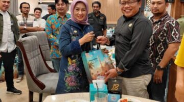 Wali Kota Jakbar Apresiasi Peran Media dalam Buka Puasa Bersama Jurnalis