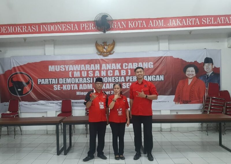 Foto: Meyske Lempoy terpilih sebagai Ketua PAC Kebayoran Lama periode 2025–2030, didampingi Erwin Ibrahim sebagai Sekretaris dan Tri Susilo sebagai Bendahara. Musancab menjadi momentum konsolidasi partai di tingkat kecamatan guna memperkuat struktur dan soliditas kader.