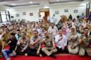Foto: Wali Kota Administrasi Jakarta Pusat Arifin (tengah) berfoto bersama jajaran aparatur sipil negara (ASN), tokoh masyarakat, dan tokoh agama saat menghadiri kegiatan halalbihalal di Kantor Kecamatan Tanah Abang, Jakarta, Senin (30/3/2026)