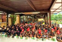 Foto: Polda Metro Jaya menggelar acara buka puasa bersama ribuan mitra Polri dan mahasiswa di Lapangan Bhayangkara, kawasan Mabes Polri, Jumat (27/2/2026). (Dok-humas.polri.go.id)