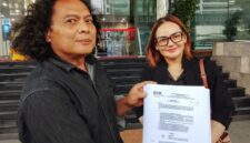 Foto: Linda Susanti Didampingi Kuasa Hukum Deolipa Yumara saat membuat laporan di Dewas KPK, Kamis (4/12/2026). (Dok-Okj/FN)