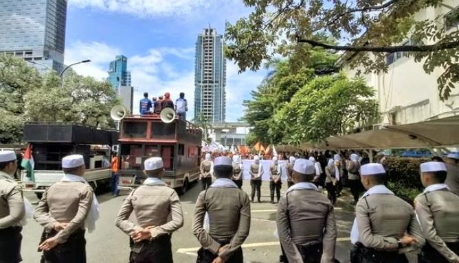 Foto: Polisi berpeci dikerahkan untuk kawal demo selama bulan Ramadan 2026 (Dok-Polda Metro Jaya)