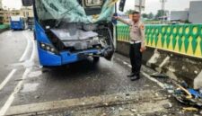 Foto: Kondisi Transjakarta yang beradu banteng di Cipulir, Jakarta Selatan, dan dalam proses olah TKP Polda Metro Jaya, Senin (23/2/2026). (Dok-Ditlantas Polda Metro Jaya)