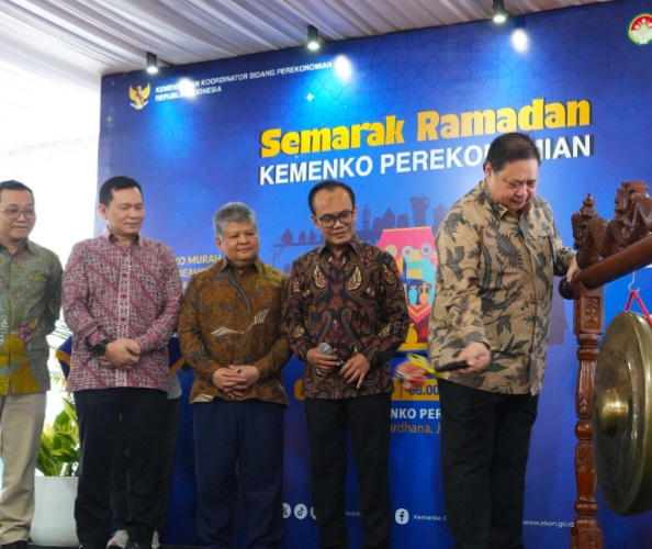Kementerian Koordinator Bidang Perekonomian menggelar kegiatan Semarak Ramadan yang diisi dengan berbagai kegiatan, mulai dari bazar produk UMKM, sembako murah, hingga lomba bagi pegawai dalam rangka menyambut bulan suci Ramadan.