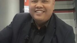 Analis komunikasi politik Hendri Satrio menilai pemerintah Indonesia saat ini tengah berada dalam fase darurat komunikasi publik. Kondisi tersebut dinilai membuat berbagai kebijakan dan pesan strategis pemerintah sulit dipahami oleh masyarakat luas.