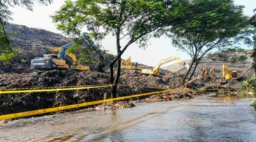Foto: Suasana proses pencarian korban di lokasi longsor Tempat Pengolahan Sampah Terpadu (TPST) Bantargebang, Kota Bekasi, Senin (9/3/2026). (Dok-Kompas.com/Nurpini Aulia Rapika)