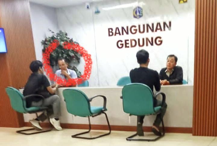 Foto: Keberadaan seorang pria berinisial MM yang disebut-sebut berprofesi sebagai wartawan memicu tanda tanya di lingkungan Suku Dinas Cipta Karya, Tata Ruang, dan Pertanahan (CITATA) Jakarta Barat. (Dok-Istimewa)