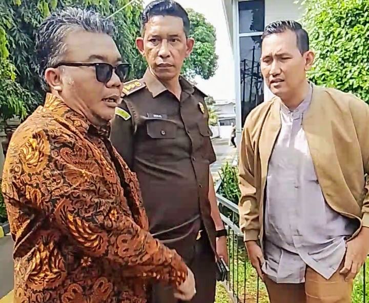 Foto: Tangkapan Layar Video, (tengah) Donal Dwi Siswanto, S.H., (kiri) Rinto Maha, S.H., M.H., (kanan) Indra Gunawan, S.H. (Dok-Istimewa)